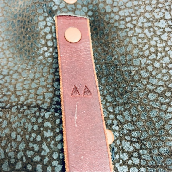 Textured Leather Reversible Tote Shoulder Bag - Picture 12 of 13